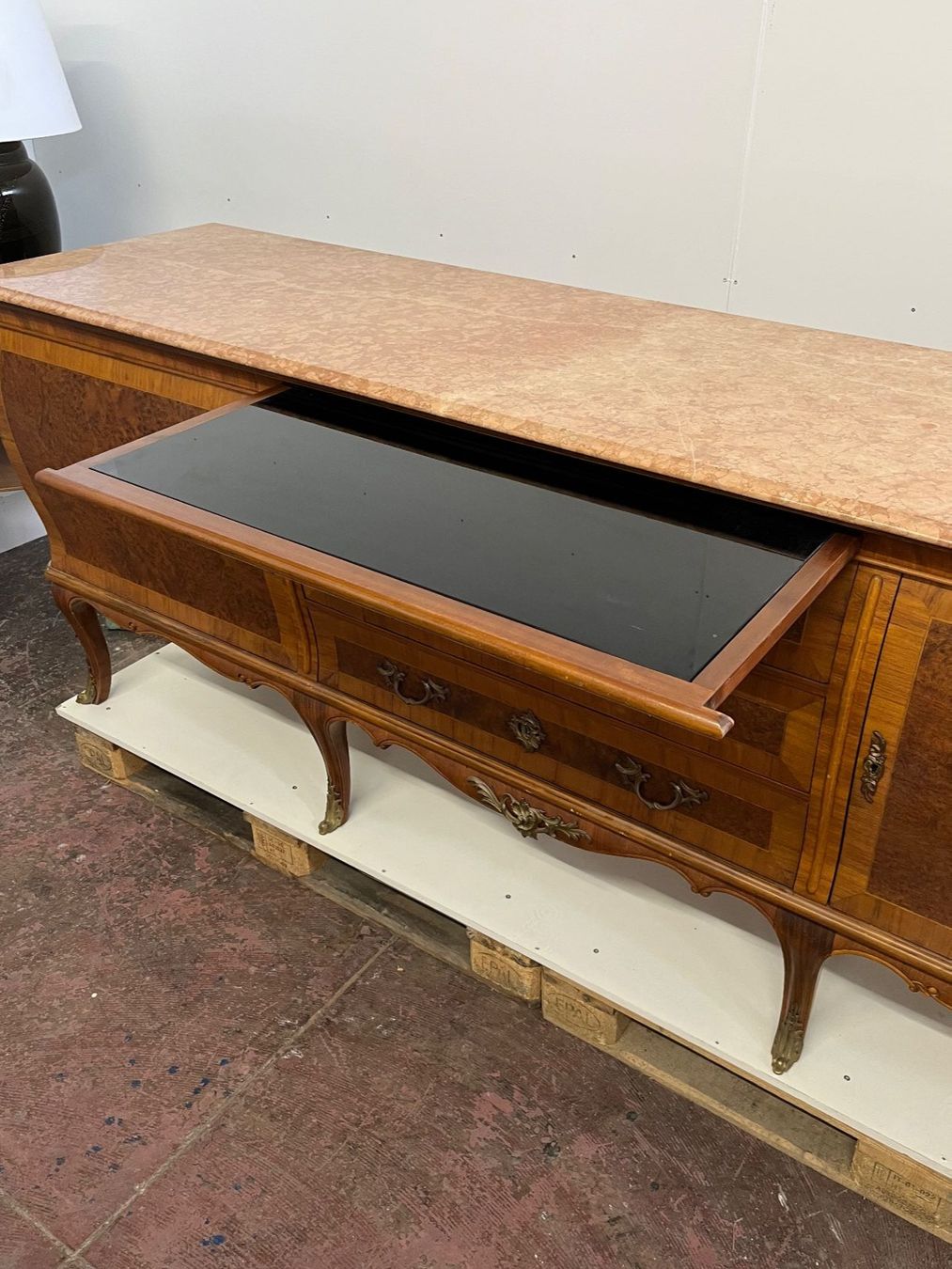Credenze: Holz Sideboard/Buffet mit Marmorplatte – Usato da Luzern venduto da CaritasZentral 2