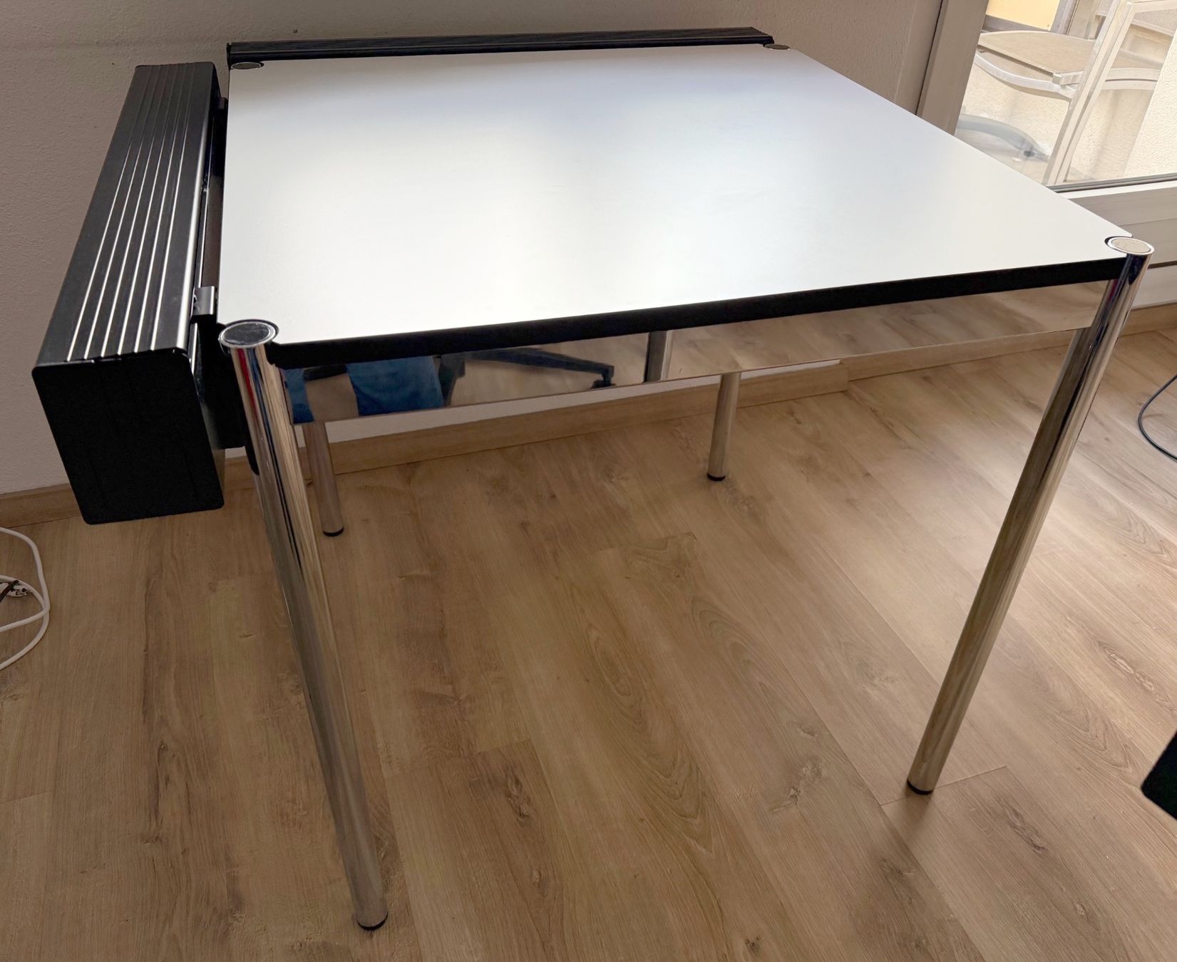 USM Scrivanie: Schreibtisch Haller USM - 75 x 75 cm – Usato da Samedan venduto da Gischpel25 1
