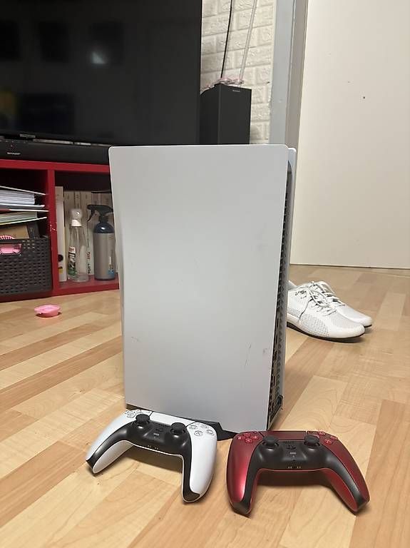 Consoles: Ps5 + 2 controller – D'occasion à Haag (Rheintal) par bek_z2bq 3