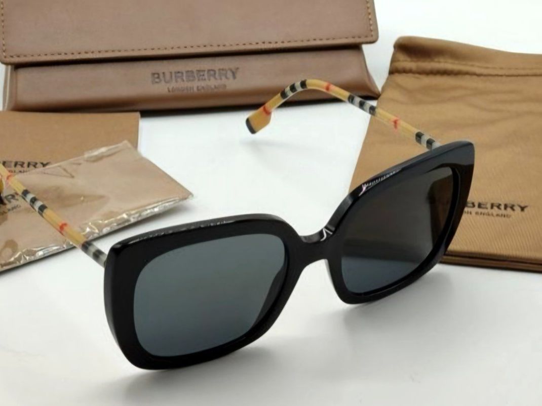 Burberry Brillen & Gläser: Burberry - B 4323 - Sonnenbrille,neu – Neu und originalverpackt aus Bad Ragaz von Coma.67 1