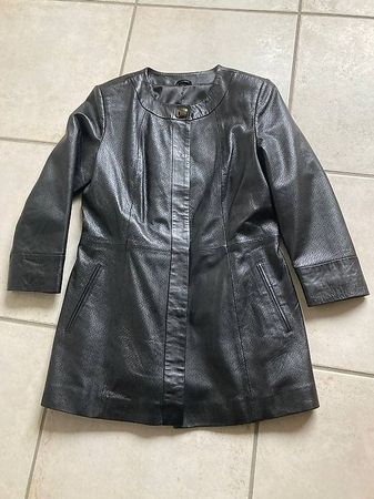 Schwarzer Mantel aus echtem Leder Grösse 38