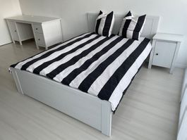 Kinder- Jugendzimmer (Bett, Schreibtisch, Kommode, Nachtisch