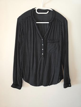 Schöne gepunktete Sommerbluse S