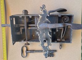Antikes Türschloss Metall mit Schlüssel funktionsfähig
