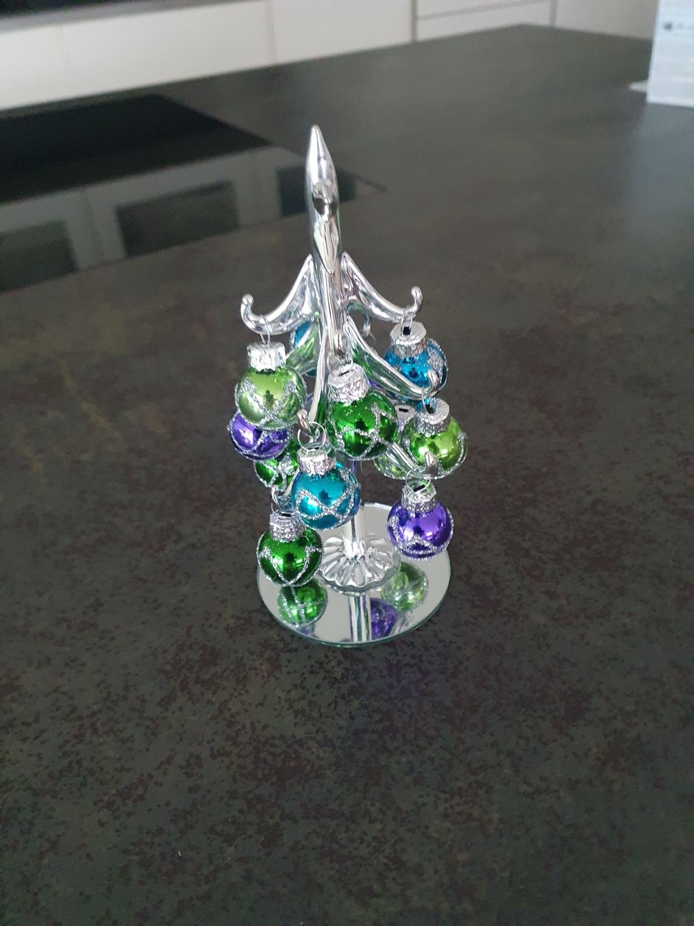 Tutte le decorazioni: Weihnachtsbaum Deko Miniatur mit Kugeln, Silber Optik – Nuovo e nell'imballaggio originale da Reinach venduto da 3Guggerli 1
