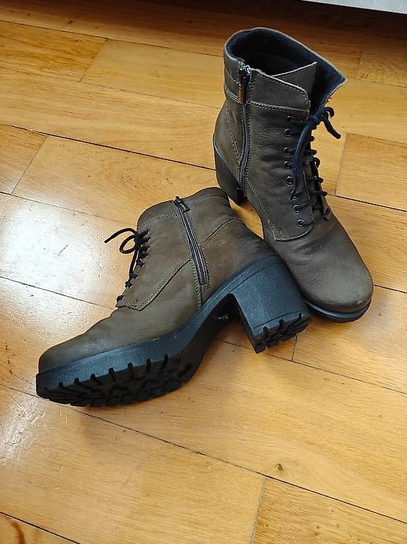 Damenschuhe: Boots mit Absatz Gr. 40 – Gebraucht aus Liestal von Robalani 1