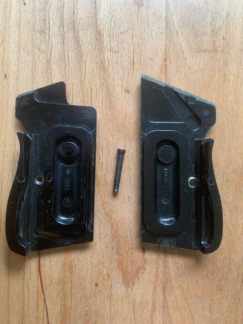 Schützensport: Griffschalen SIG 210, Original mit Schraube – Gebraucht aus Ennenda von  1