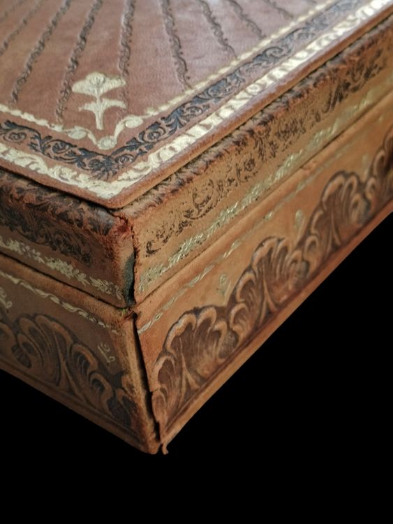 Antike Leder Schmuckbox Ringbox Schatulle mit grünem Samt (Gebraucht ...