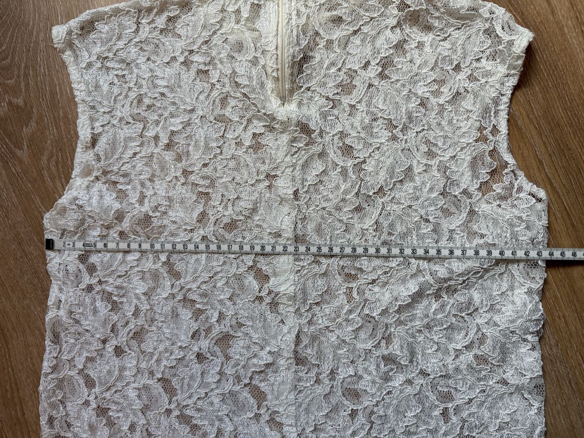 Top: Top en dentelle blanc crème, t.38/M – Usato da Tavannes venduto da Thriftshop 2