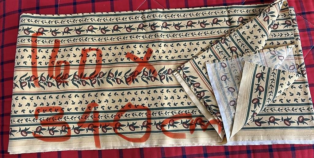 Tessuti: Large Table Cloth – Usato da Zollikon venduto da getridofitnow