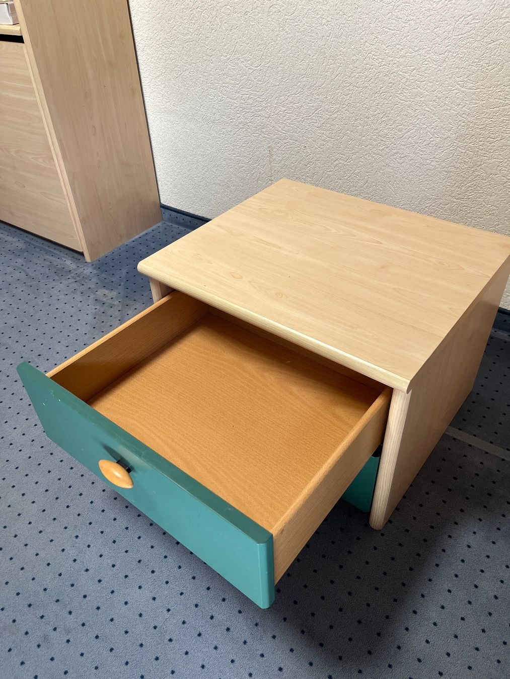 Nachttische: 1 Nachttisch mit 2 Schubladen – Gebraucht aus Spiez von ulu61 1