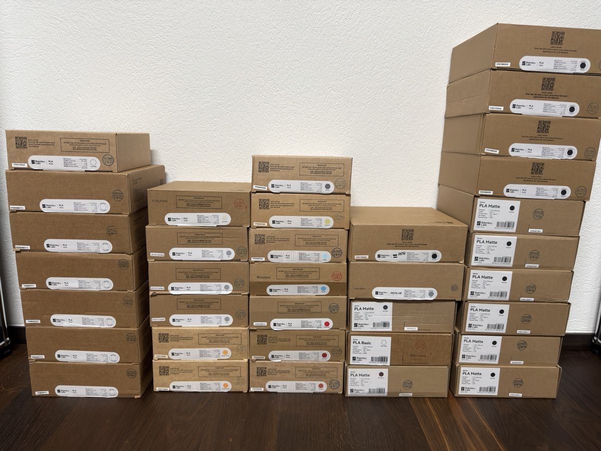 Bambu Lab 3D Drucker: Bambu Lab P2S mit 50 Spulen und viel extra  – Gebraucht aus Baar von Lingo 1
