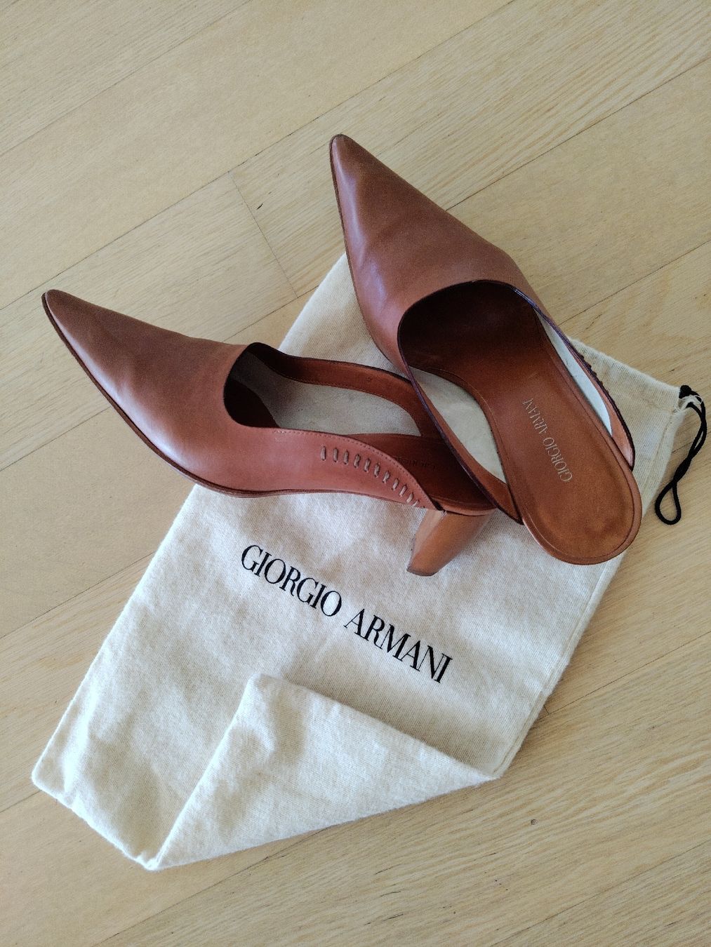 Armani Scarpe da donna: GIORGIO ARMANI Pantolette Leder Cognac Size 36 – Usato da Buchrain venduto da QueenyHE51 4
