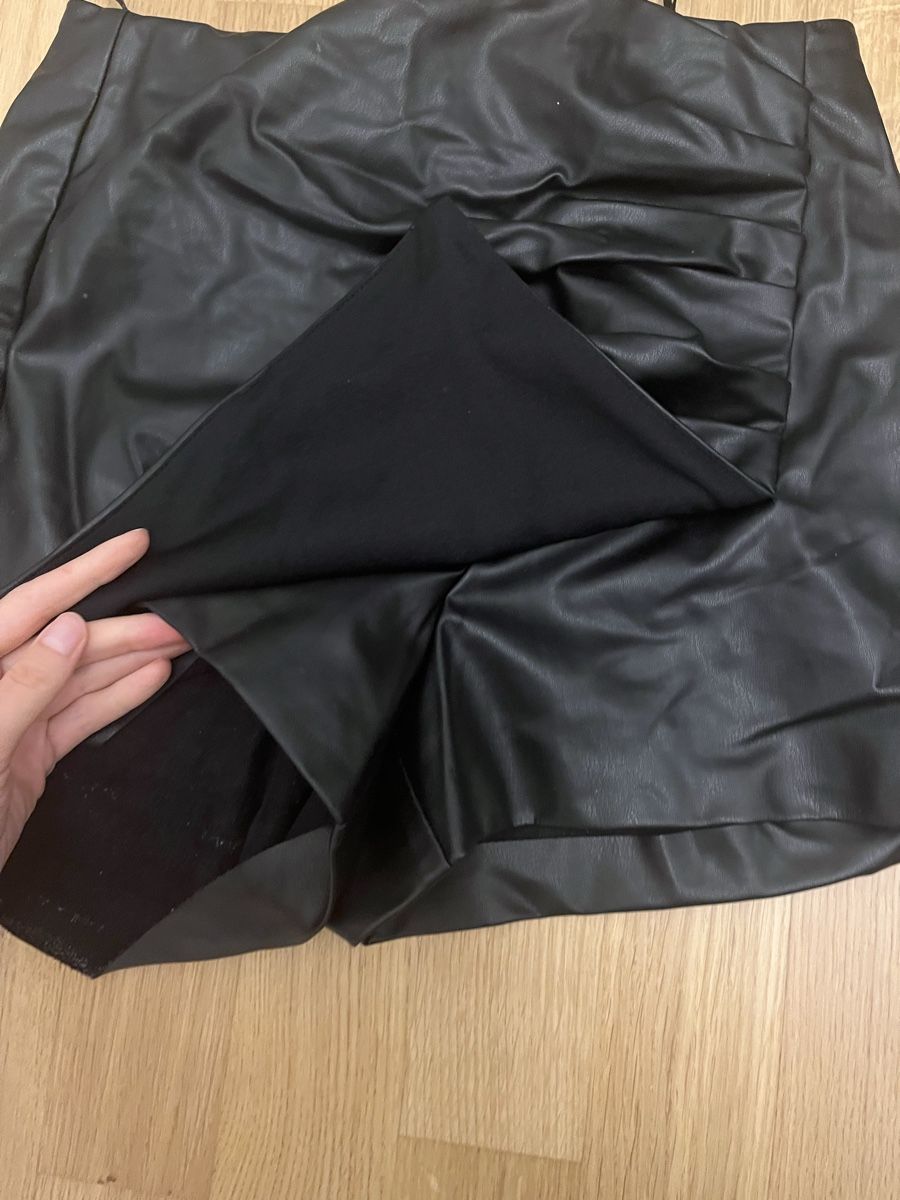 Jupes: Jupe short cuir – D'occasion à Biel/Bienne par tam_ysd9 2