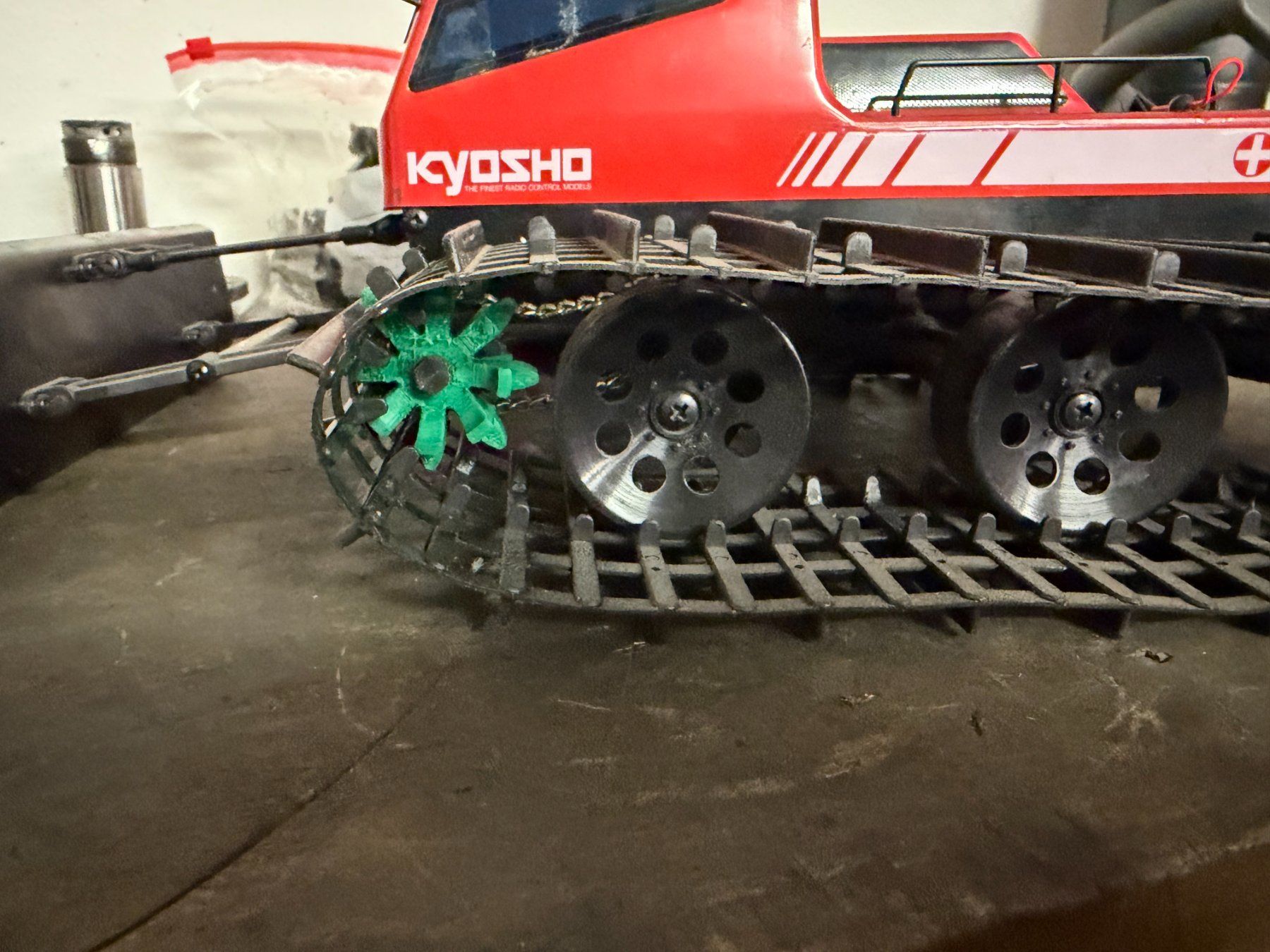 Kyosho RC Modellbau: Kyosho Blizzard SR Pistenraupe/Pistenbully – Gebraucht aus Laax GR von il_8klkd 4