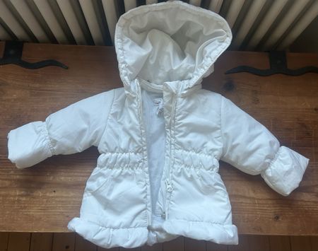 Magnifique manteau blanc, taille 6  mois