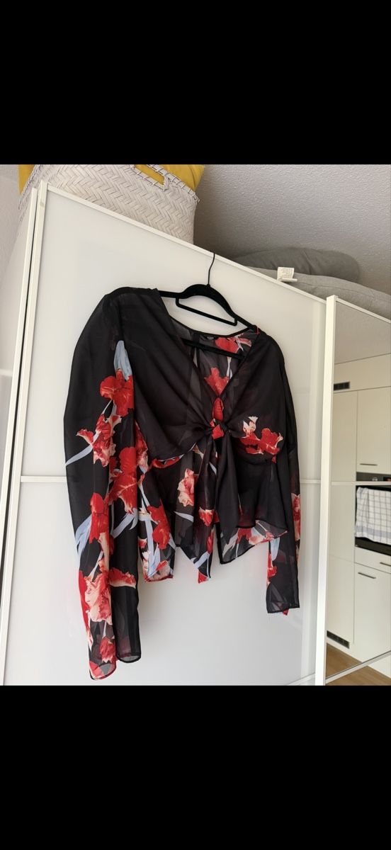 Guess Camicette: Guess Bluse 🍒 – Usato da Wil SG venduto da xrnvani