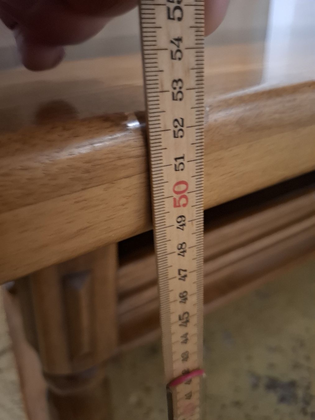 Tische: Holztisch, Wohnzimmertisch mit Ablage. – Gebraucht aus Stäfa von UH82 6
