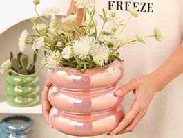 Pot de fleurs en céramique colorés