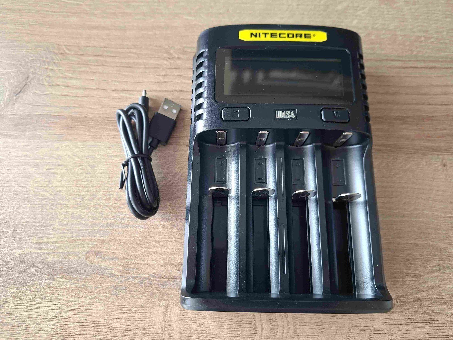 NiteCore Accus & piles: Nitecore UMS4 & XTAR VP1 Ladegerät – D'occasion à Wichtrach par Guru22