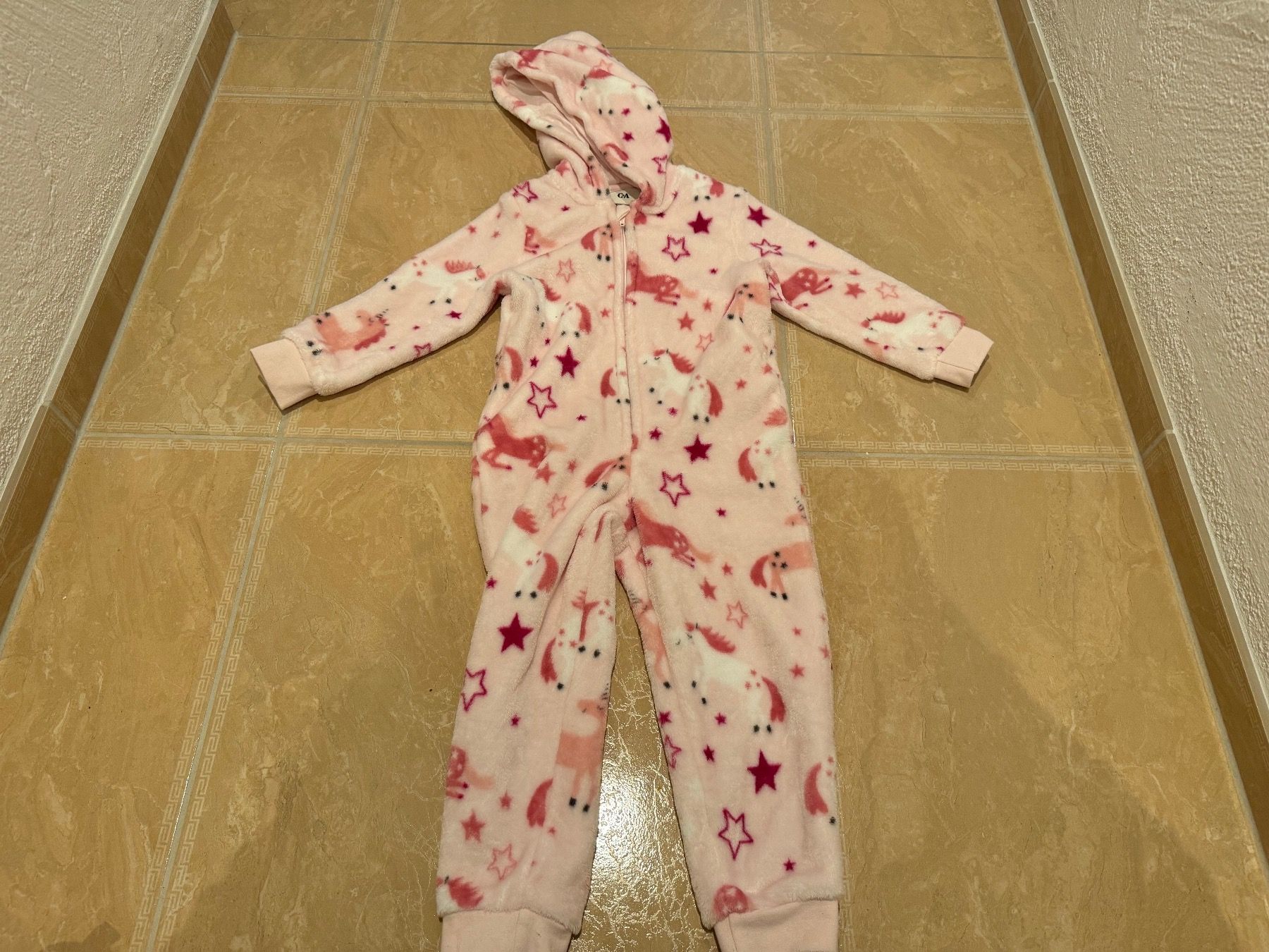 Pigiama & Simili: C&A neuer Einhorn Jumper, 4j 104 – Usato da Klingnau venduto da Markus14