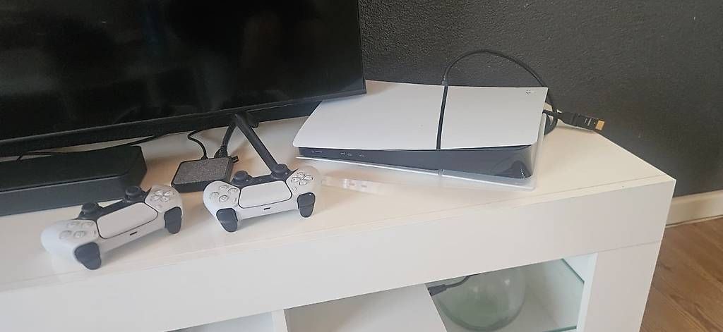 Sony Konsolen: PlayStation 5 Slim Digital Edition mit 2 Controllern – Gebraucht aus Luzern von cedimarugg