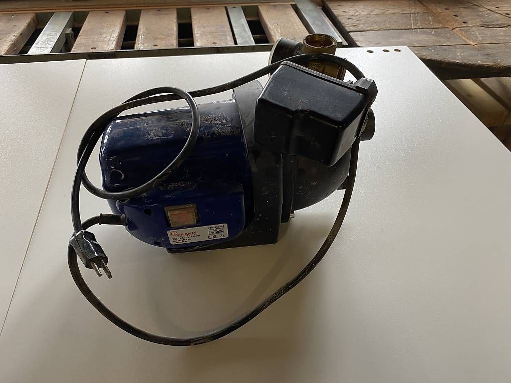 Pompe & Parti di ricambio: Pompe à eau 220 volt – Usato da Les Vieux-Prés venduto da PX132 3