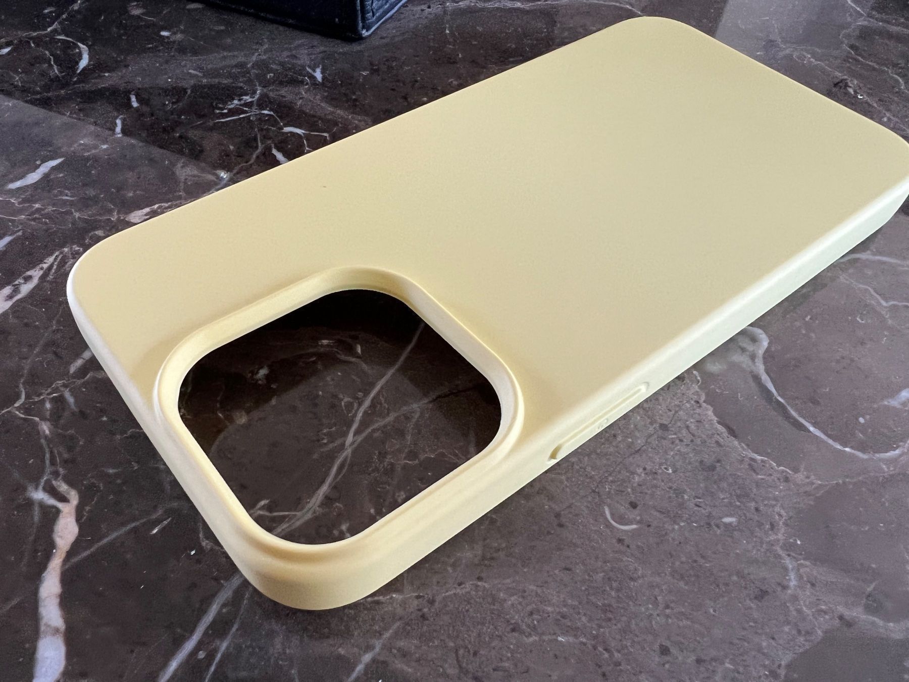 Apple Handys / Smartphones: Zitronengelbe IPhone 13 Pro Hülle – Neu (gemäss Beschreibung) aus Altendorf von wqv_97 4
