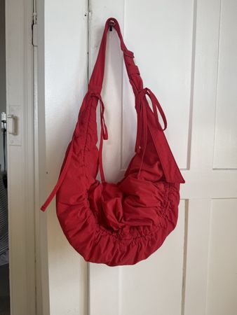 Cos Crossbody Bag in Rot