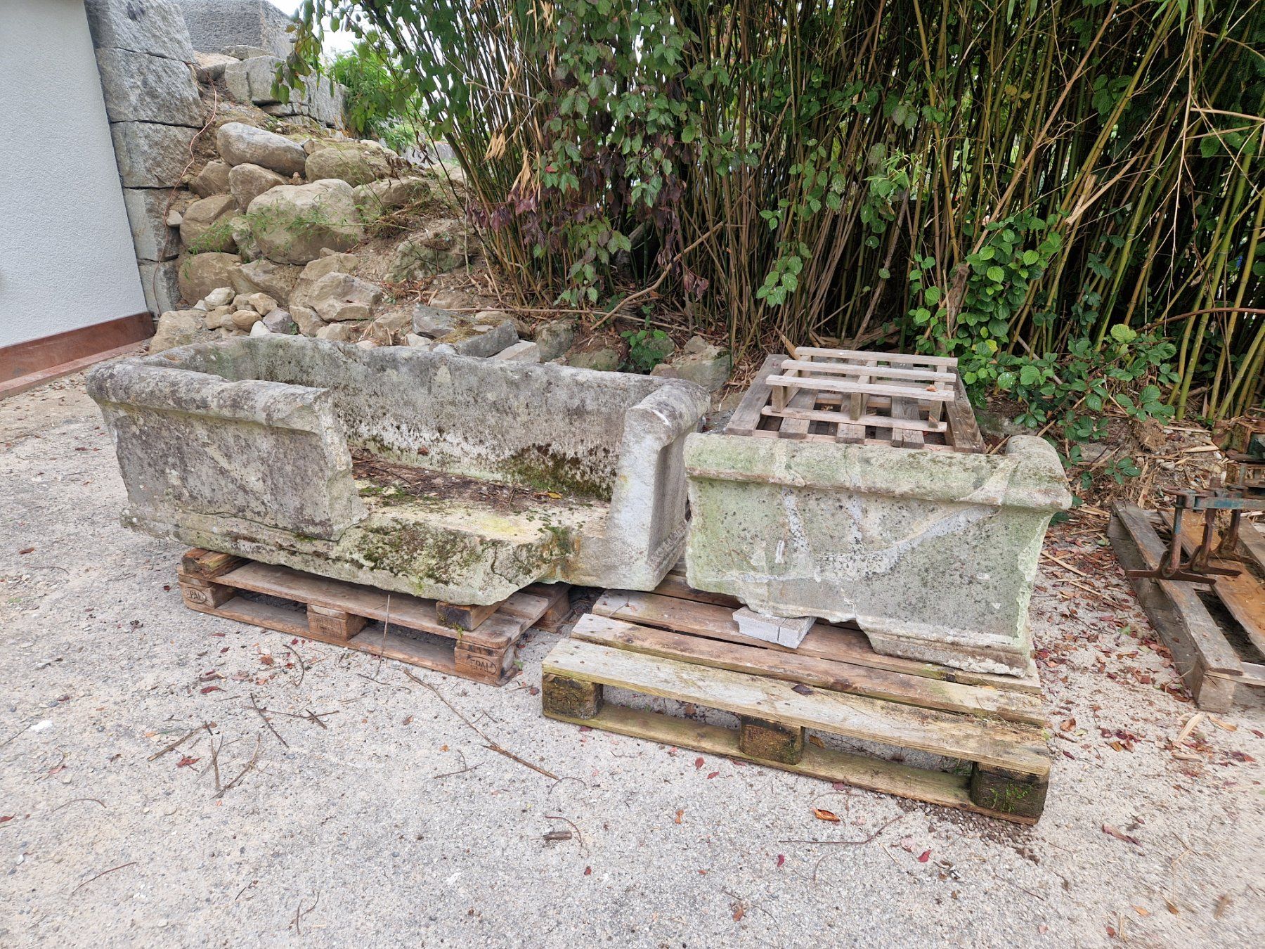 Teiche & Zierbrunnen: Sandstein Brunnentrog Steinbrunnen – Gebraucht aus Oetwil am See von tapirus