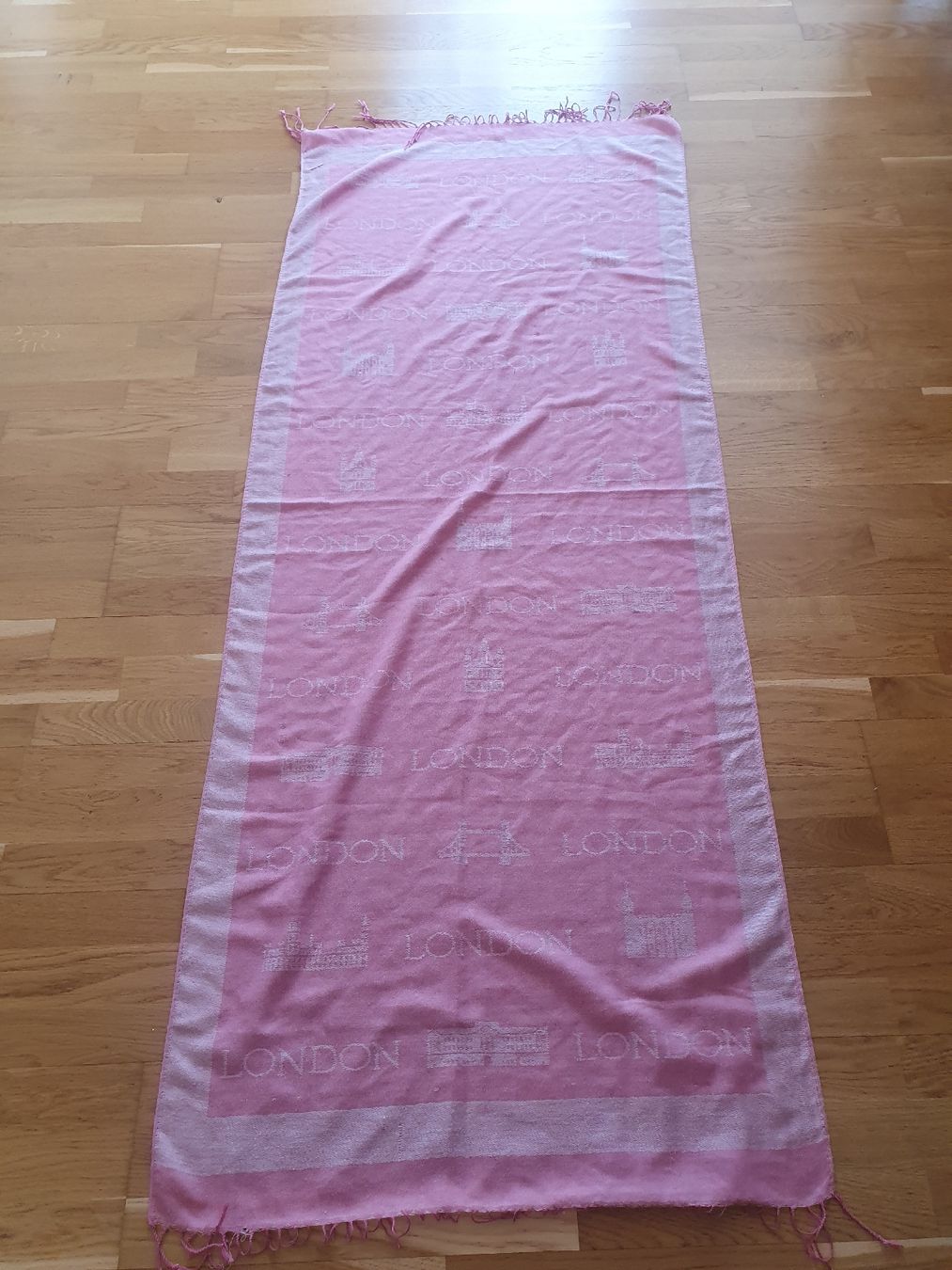 Foulard & Sciarpe: Pink London Schal mit Fransen – Usato da Moosseedorf venduto da Sonnenschein.. 7