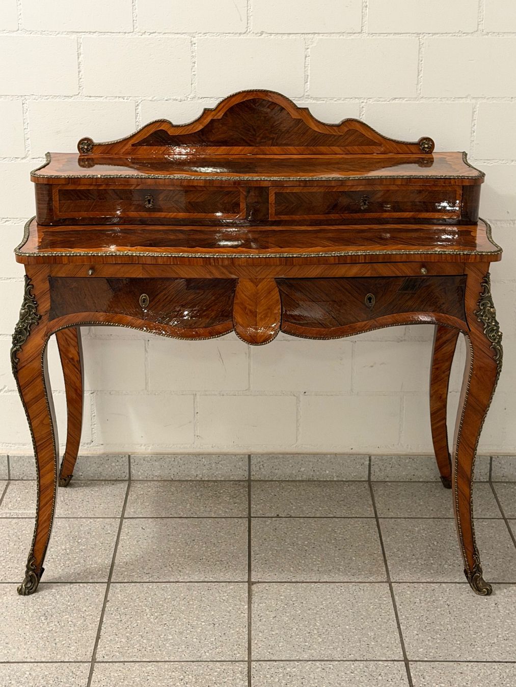 Scrivanie: Abgestufter Schreibtisch, 19. Jh. – Usato da Aarburg venduto da Nikys-Woods 4