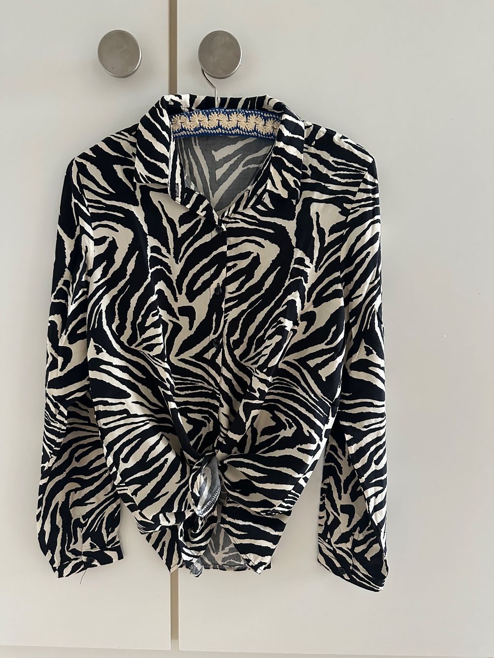 Zebra Blusen: Schicke Zebra Bluse Gr. MTop Zustand! – Gebraucht aus Langnau aA von Camelia14