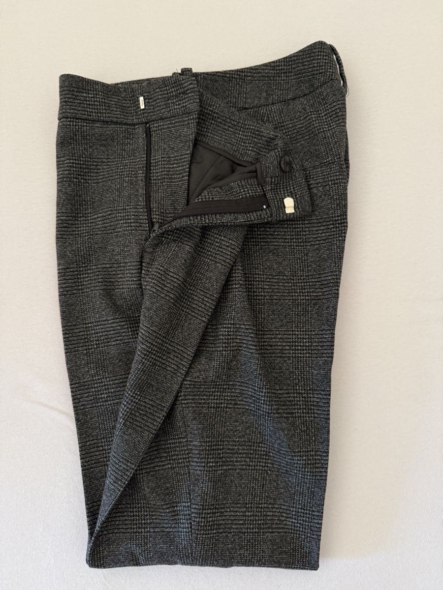 Zara Hosen: Zara grey trousers T-38 – Gebraucht aus Epalinges von Lily2006 2