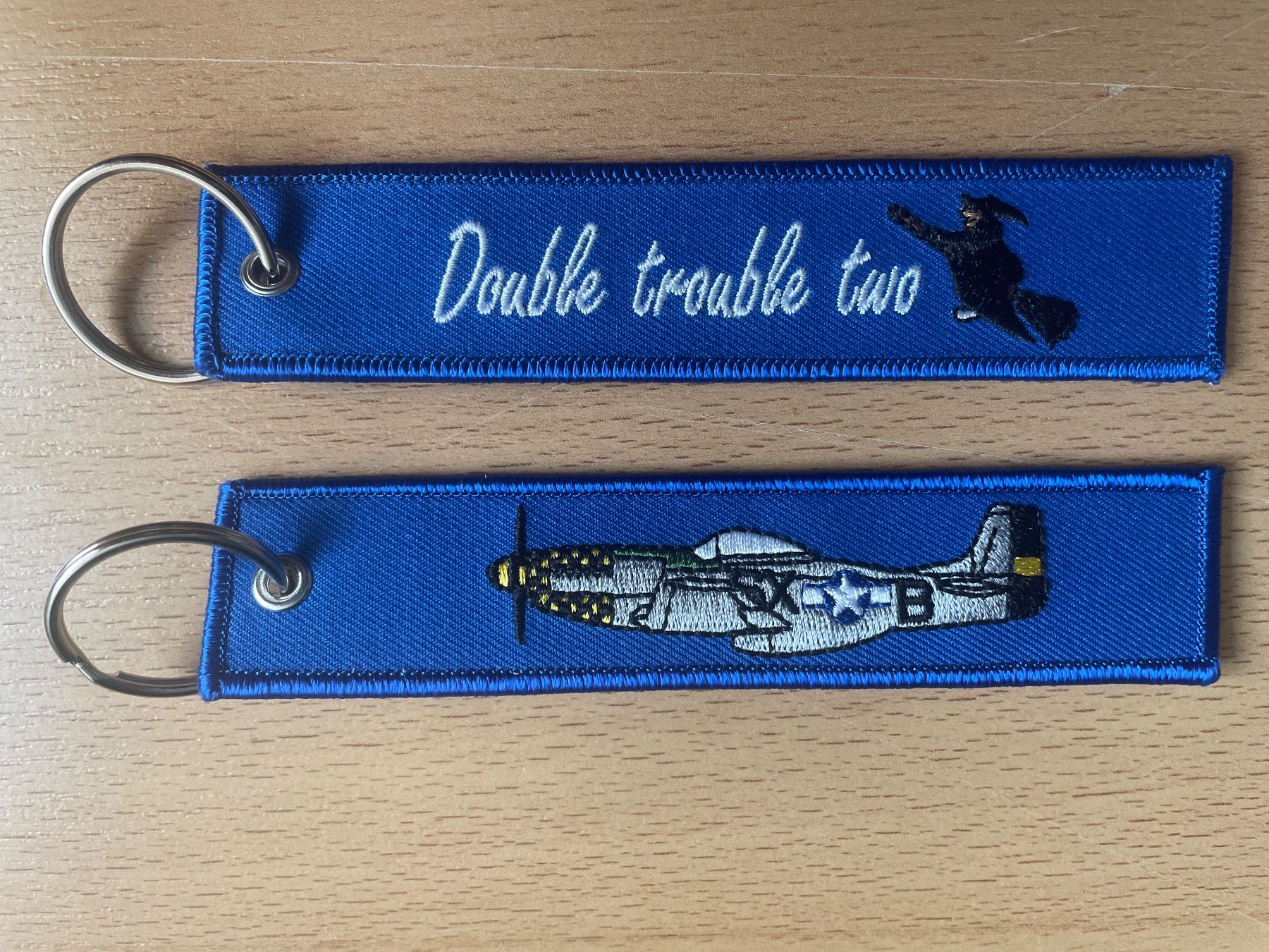 Portachiavi: 1 Schlüsselanhänger P-51 Double Trouble Two – Nuovo e nell'imballaggio originale da Hochfelden venduto da aviatikboerse_top