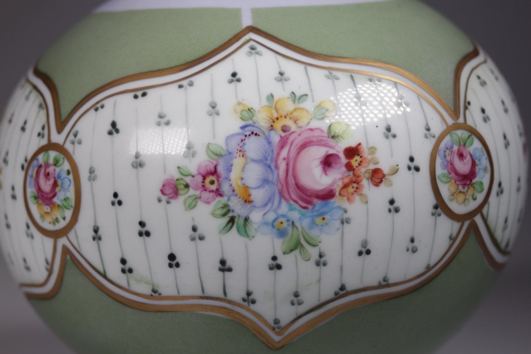 KPM Vasen & Gefässe: Royal Bavaria KPM Vase Handarbeit E. Rochbach – Gebraucht aus Basel von IRMAundFRED 1