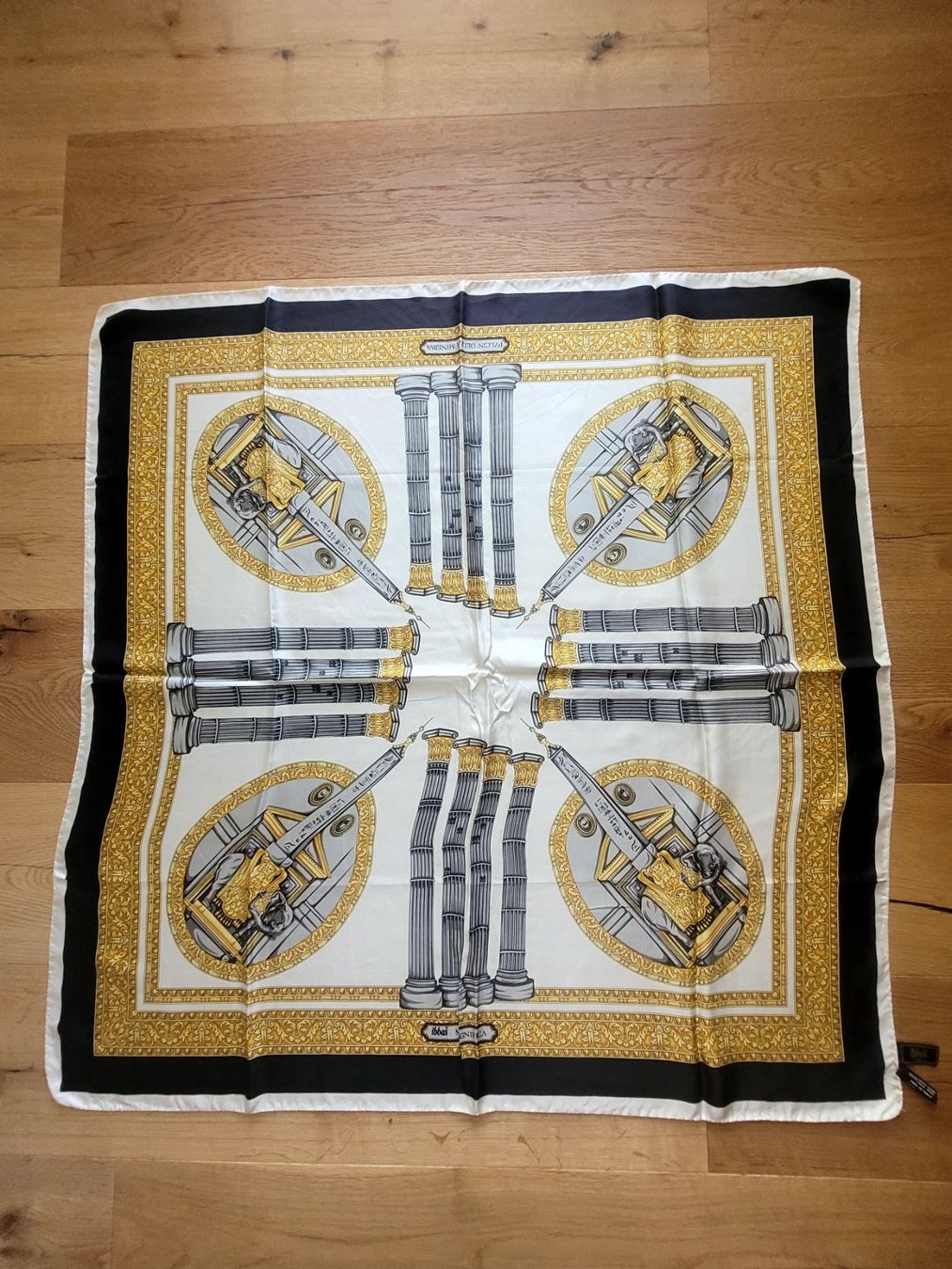 Foulard & Sciarpe: Foulard 100% seta – Usato da Baar venduto da fla_v78d
