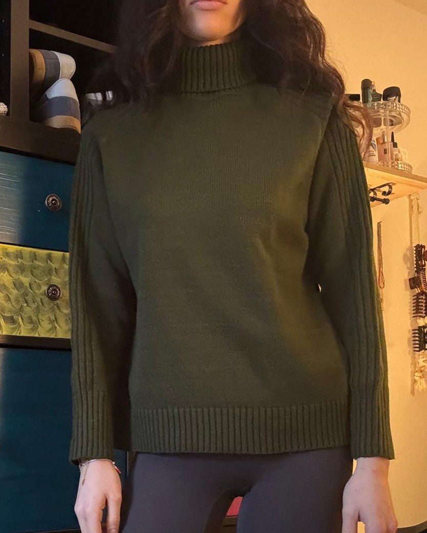 Maglioni & Felpe: Warmer Rollkragenpullover, in Olivgrün, Gr. S – Usato da Bülach venduto da reaos