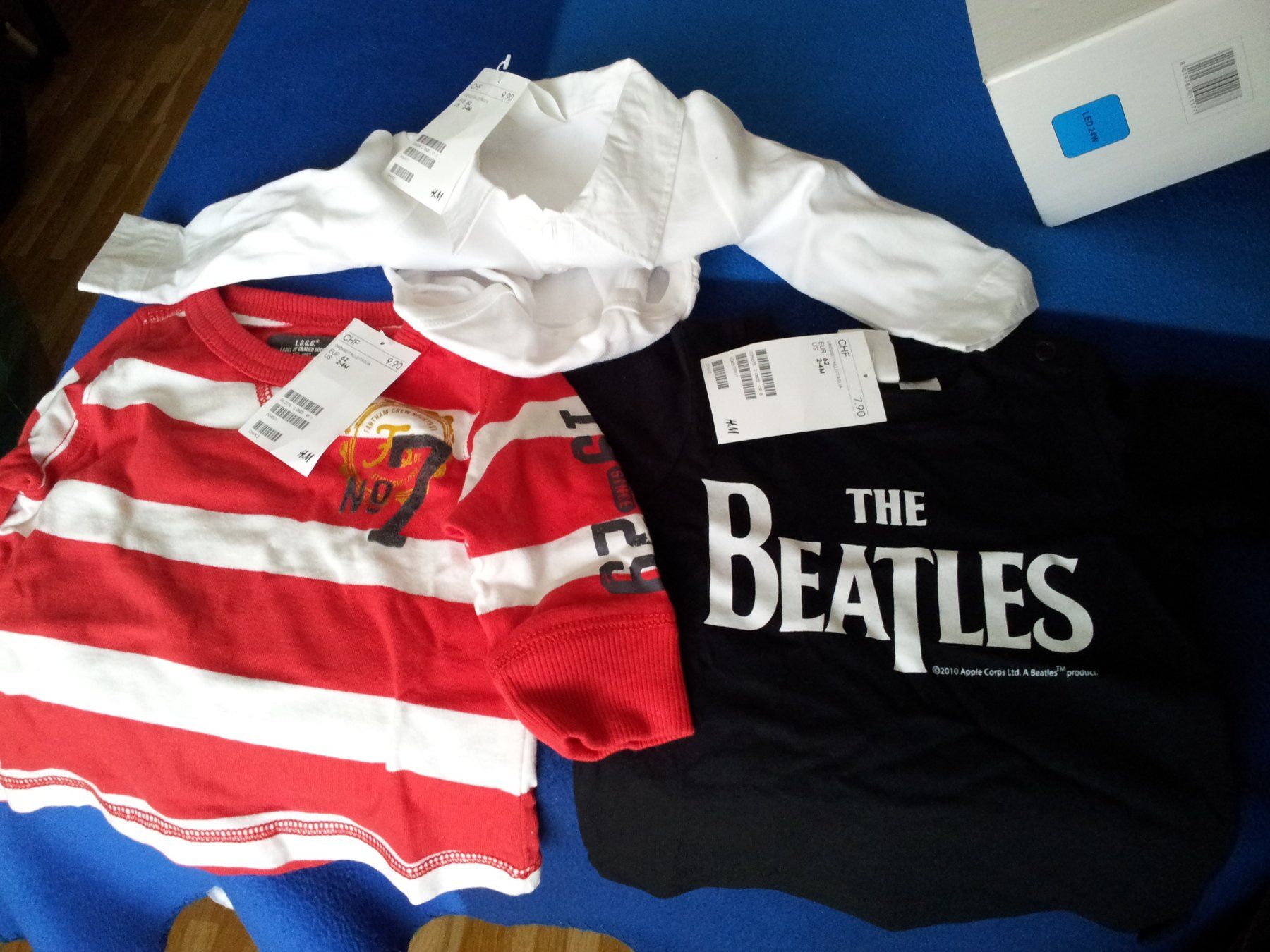 Camicie, Top & T-shirt: Babyshirts, Gr. 62 neu – Nuovo e nell'imballaggio originale da Zürich venduto da cyma02