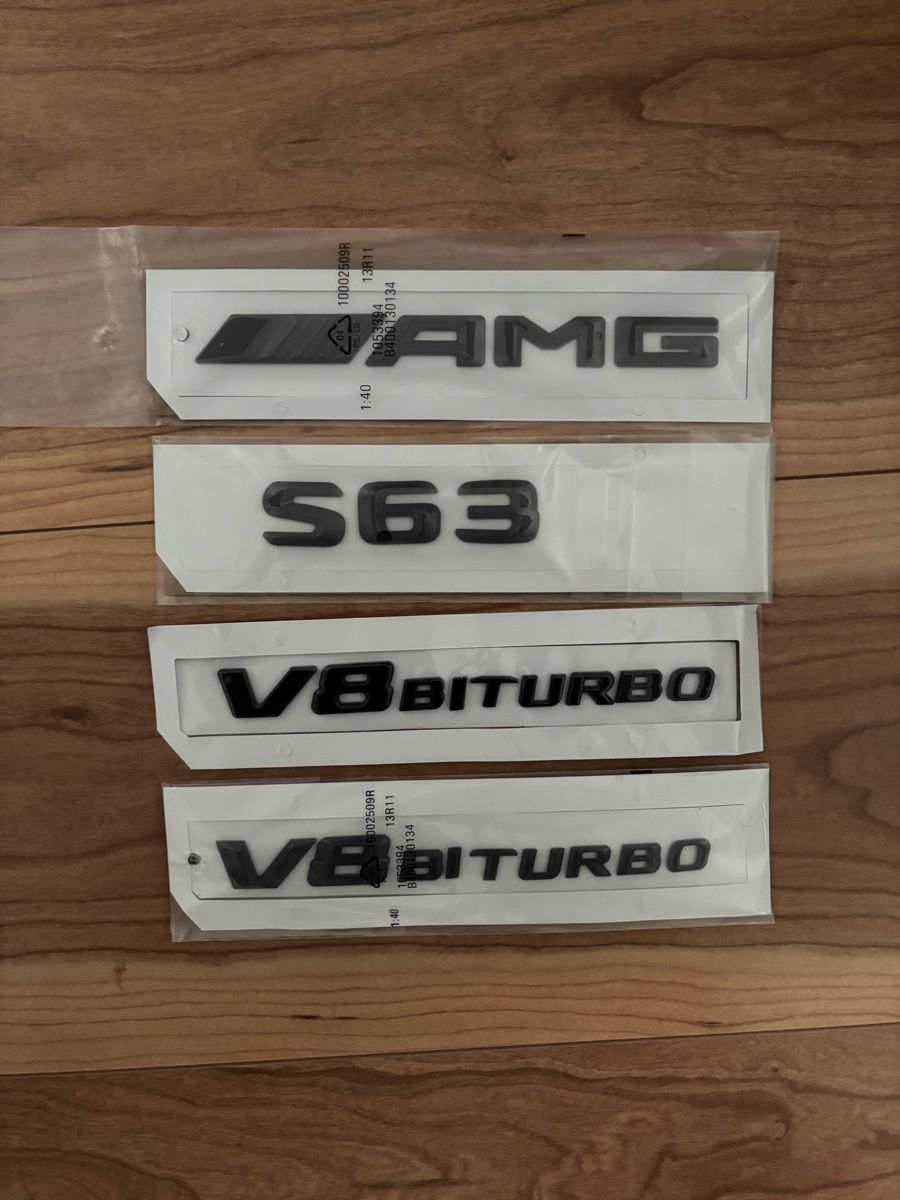 Mercedes-Benz Accessori per altri veicoli: Emblem S63 AMG schwarz glanz – Nuovo e nell'imballaggio originale da Dübendorf venduto da dor_2yvd 1
