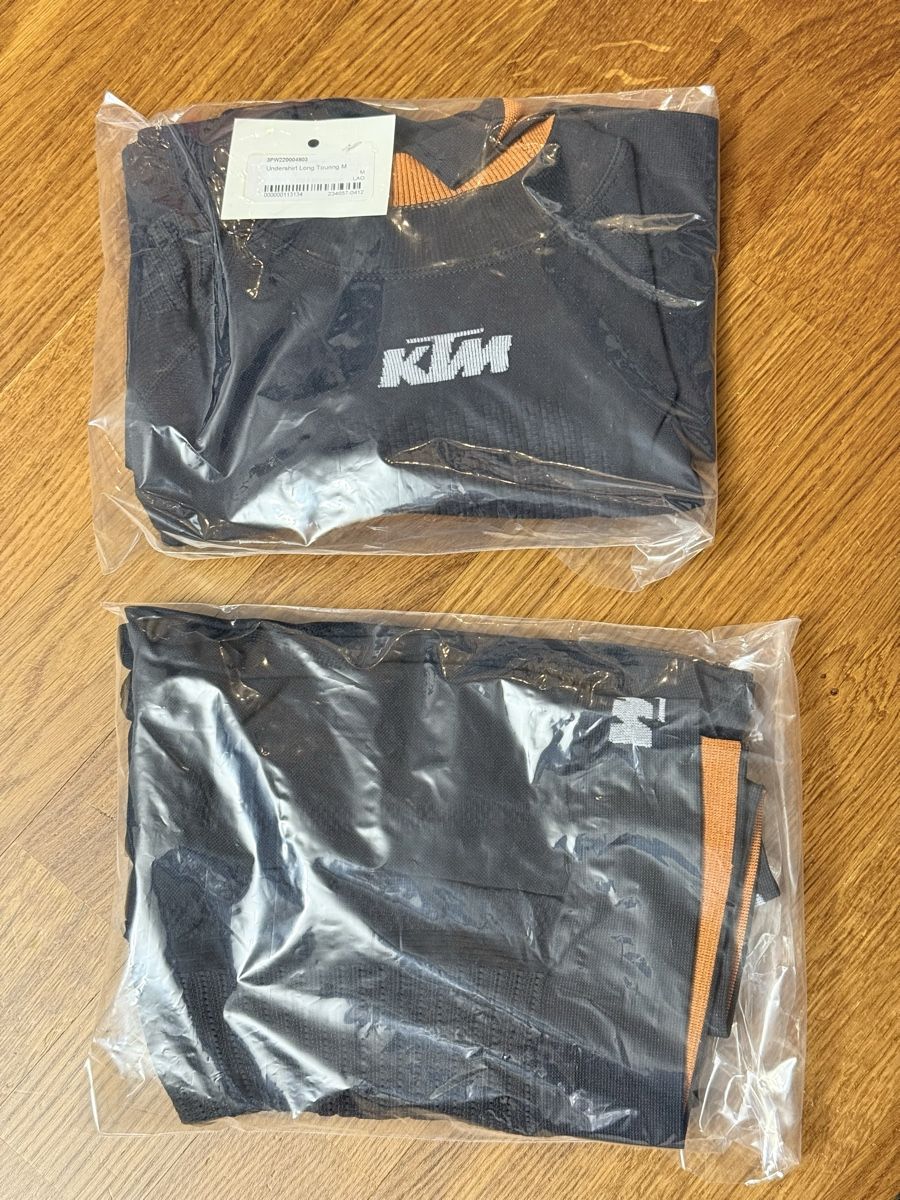 Lotti di vestiti: (NEW) KTM undershirt and underpants set – Nuovo e nell'imballaggio originale da Glattpark(Opfikon) venduto da jos_fj2q 2