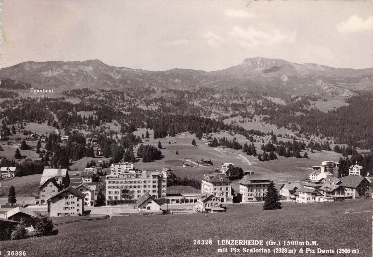 Cartoline postali: Lenzerheide GR // 1955 Dorf noch wenig verbaut – Usato da Basel venduto da intermezzo12