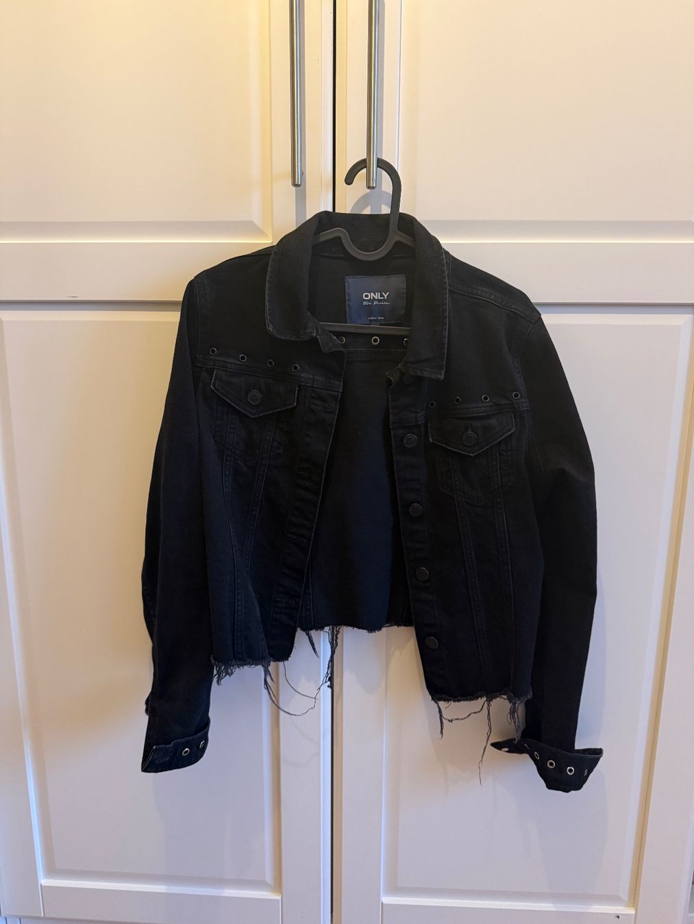 Giacche: ONLY SCHWARZE JEANSJACKE, GRÖSSE 36 – Nuovo (secondo la descrizione) da Bern venduto da epu_vp75
