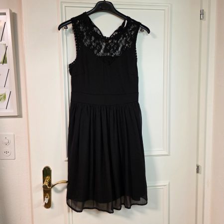 Schwarzes Vero Moda Kleid mit Spitze, Gr. S