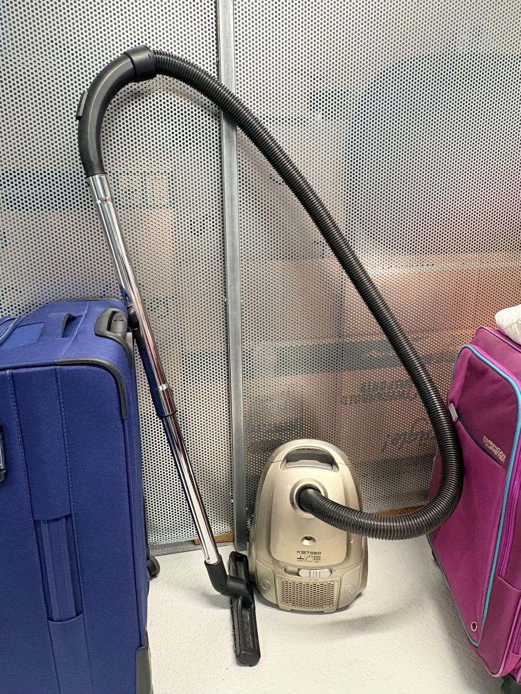 Staubsauger & Zubehör: Vacuum Cleaner Model KST650 – Gebraucht aus Zürich von akh_7xjv 1