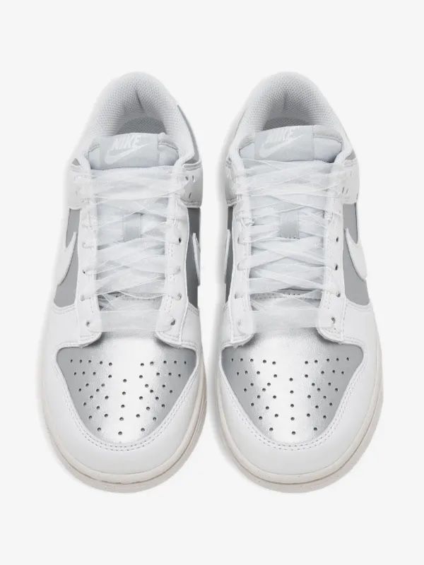 Nike Chaussures femmes: Nike Sneaker Low weiss/silver – Neuf (Voir description) à Flawil par _likethat 1
