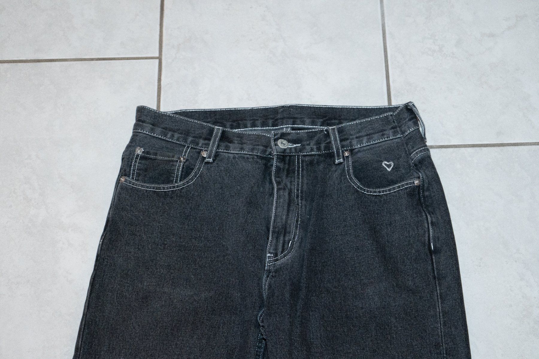 Jeans: Baggy Jeans Schwarz mit Details – Usato da Arni AG venduto da yannick_207 1