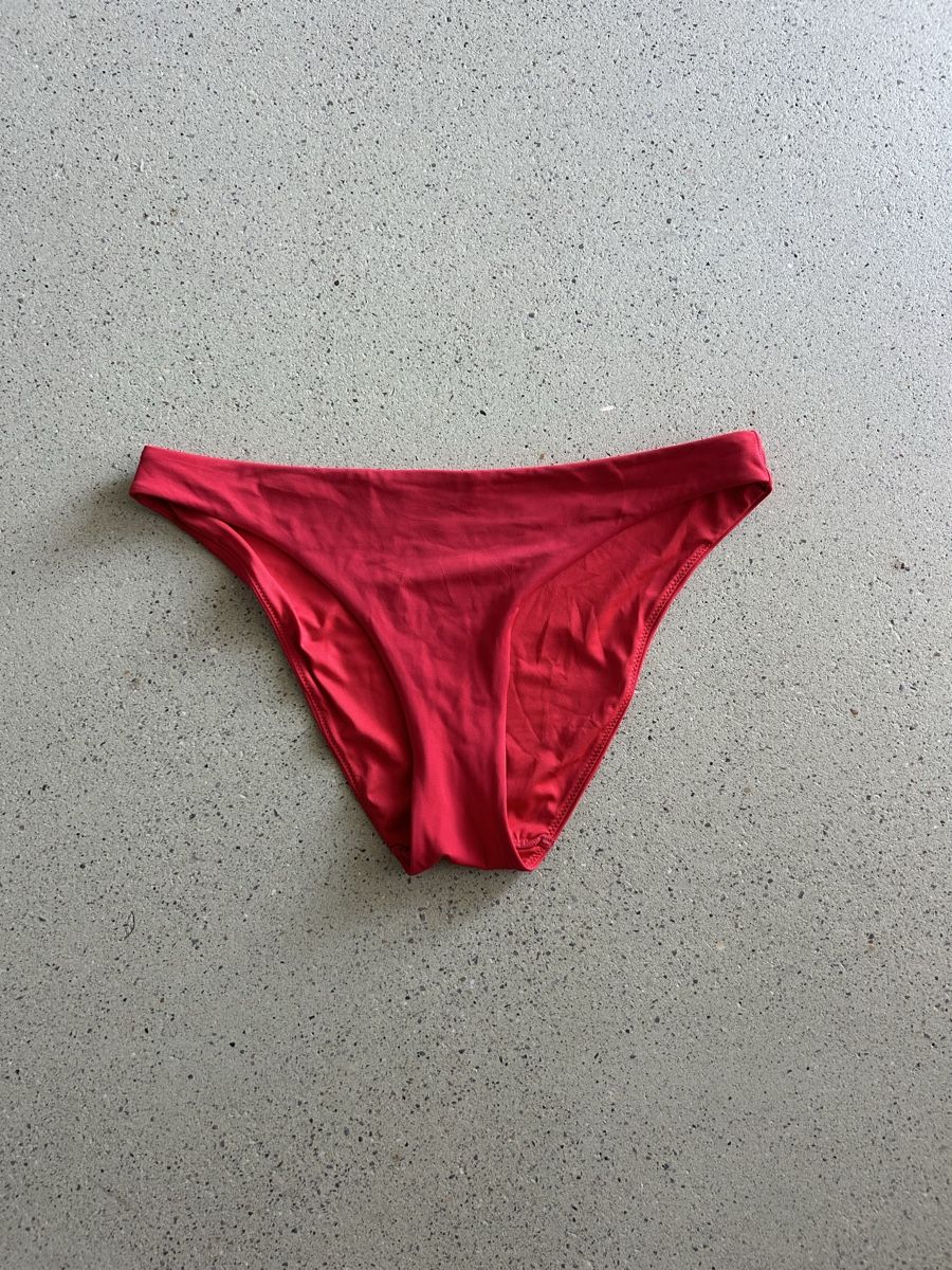 Weekday Maillots de bain & Bikinis: Bikinihose rot – D'occasion à Zürich par mie_q9q8