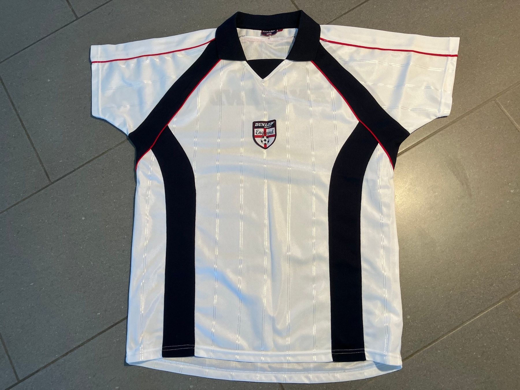 Leibchen & Hosen: Retro England Fussball Trikot Dunlop Sport, Grösse M – Neu (gemäss Beschreibung) aus Winznau von gugi2009