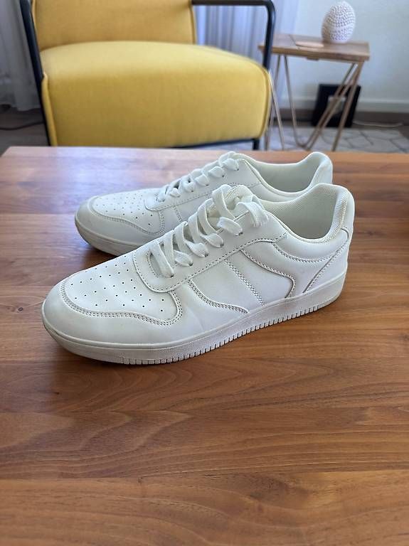 Herrenschuhe: Sneakers blanches Pier One – Gebraucht aus Engollon von Winters91 1